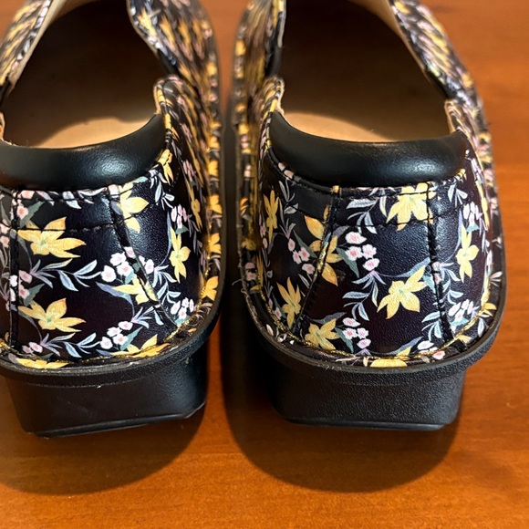Alegrio flowered Slip-On Shoes - Picture 6 of 6